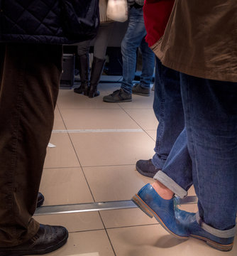Esperando en la cola con paciencia