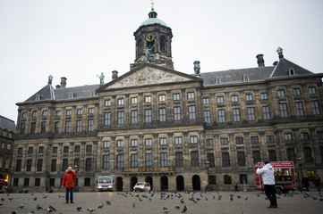 Obraz premium Amsterdam/Netherlands - 20/03/2020: Empty Dam square in Amsterdam due to quarantine