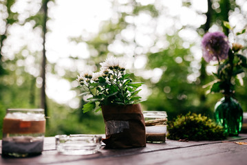 schöne Boho Tischdekoration mit Wildblumen 5