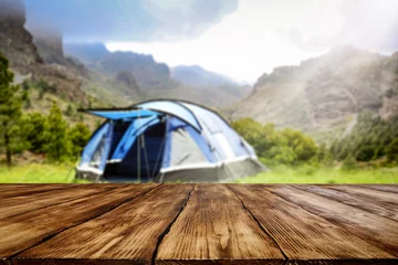 Fotobehang Bureau met vrije ruimte en campingachtergrond © magdal3na