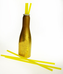 Trinkhalme in der Sektflasche
