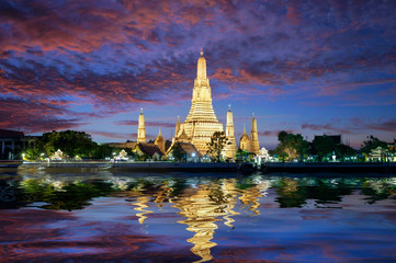 Naklejka premium Wat Arun Temple on during sunset. Sunset behind Wat Arun, Bangkok Thailand.
