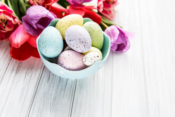Obraz na płótnie Canvas Decorative Easter eggs and tulips