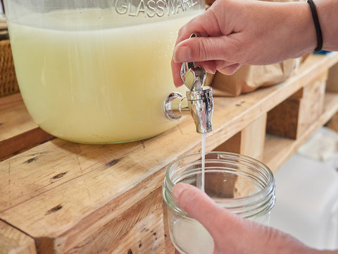 compra producto limpieza l&iacute;quido granel grifo dosificados envase reciclaje