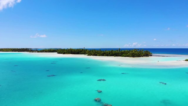 Blue Lagoon in French Polynesia is a small lagoon that develops within the largest lagoon of the Rangiroa atoll. It looks like a swimming pool of immense blue, to look like a watercolor painting.