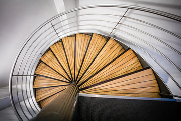 Escalier appartement entreprise design moderne avec rambarde