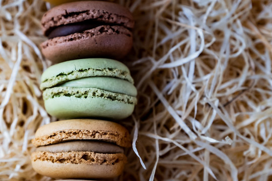 Macarons color&eacute;s aux parfums vari&eacute;s