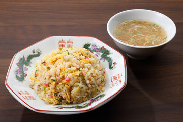 炒飯と中華スープ