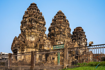 Fototapeta na wymiar Prang Sam Yot Historical and archaeological sites Is a Khmer castle Built from laterite Built during the reign of Jayavarman VII is well known place for Thai 
