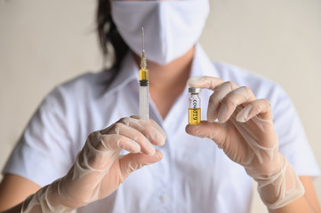 virus corona covid19 vaccine in hand doctor