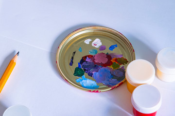 Obraz na płótnie Canvas poor rustic palette paints from jar lid