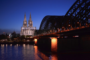 Fototapeta na wymiar Nacht in Köln