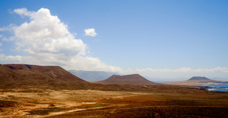 Fototapeta na wymiar volcanic landscape from the top of the montaña bermeja volcano in la graciosa