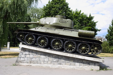  A monument in the form of a tank - obrazy, fototapety, plakaty