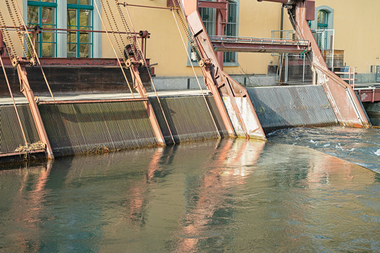 Wasserkraftwerk an der Limmat, Kt. Z&uuml;rich, Schweiz