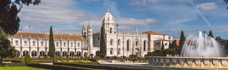 Fototapeta na wymiar Jeronimos monastery in Lisbon