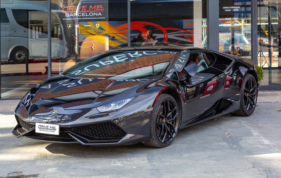 Black Lamborghini Huracan