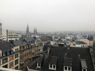 Fototapeta premium Wiesbaden Panorama im Regen