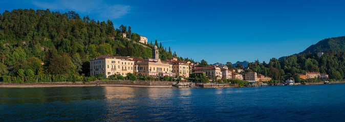 Fototapeta premium Bellagio, panorama con vista dal lago. Lago di Como. Nord Italia
