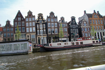 Naklejka premium amsterdam canals and houses in netherlands