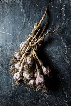 Dried garlic cloves.