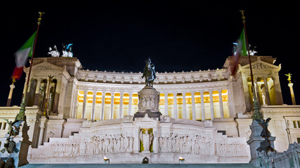 Obraz premium The monument to Vittorio Emanuele II, Altare della Patria - night view, Rome, Italy.