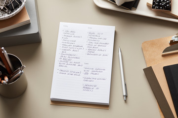 Pad with to do list on desktop