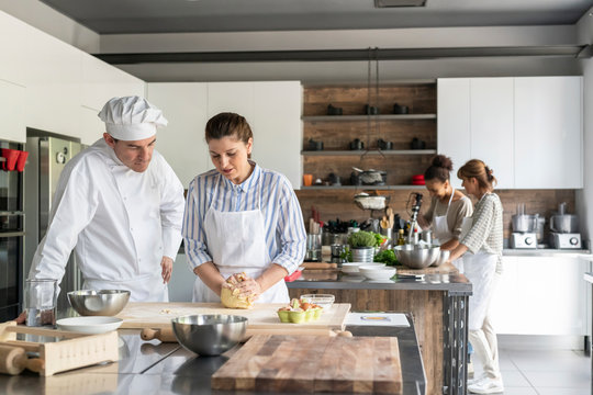 Chef explains recipes in a kitchen class