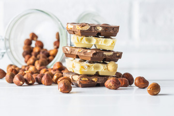 White and dark nut chocolate with hazelnuts.