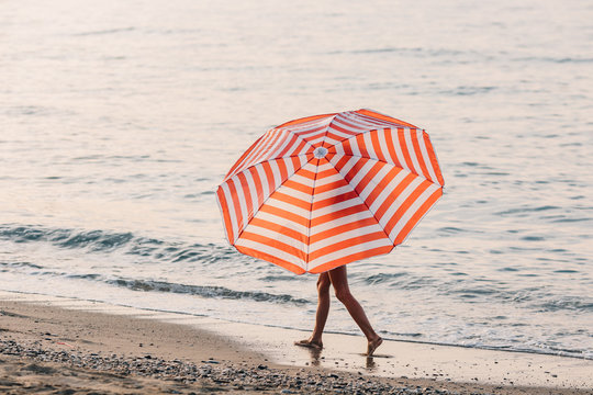 Footed umbrella