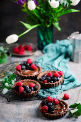 vegan chocolate tartlets with avocado chocolate pudding.style  vintage