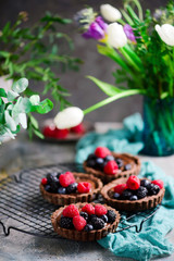 vegan chocolate tartlets with avocado chocolate pudding.style  vintage