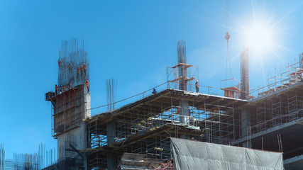 Obraz premium Lots of tower Construction site with cranes and building with blue sky background