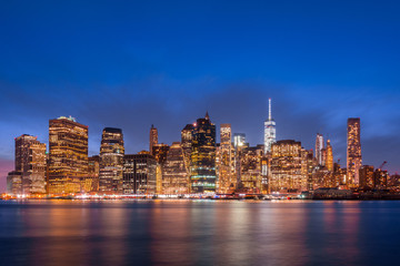 Fototapeta na wymiar New York City skyline at dusk