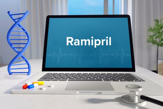 Ramipril &ndash; Medizin, Gesundheit. Computer im Büro mit Begriff auf dem Bildschirm. Arzt, Krankheit, Gesundheitswesen