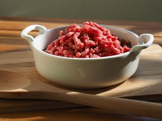 신선한 음식 재료 다진 소고기 