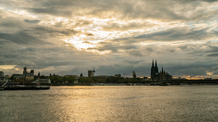 Fototapeta na wymiar View of Cologne at sunset, cityscape in a cloudy day
