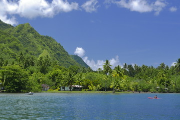 Fototapeta na wymiar baie de Teahupoo à Tahiti