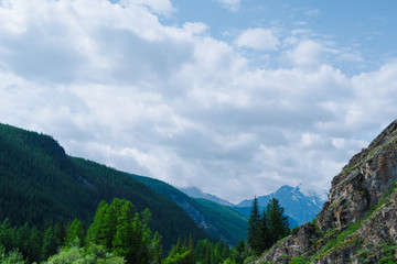 Fototapeta na wymiar silhouette of mountain range on horizon, rocks and cliffs in mountain valley, tourist trip to mountains