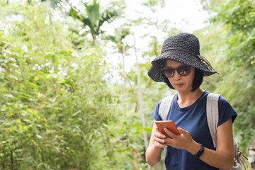 using cellphone when hiking