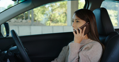 Woman talk to cellphone and drive a car
