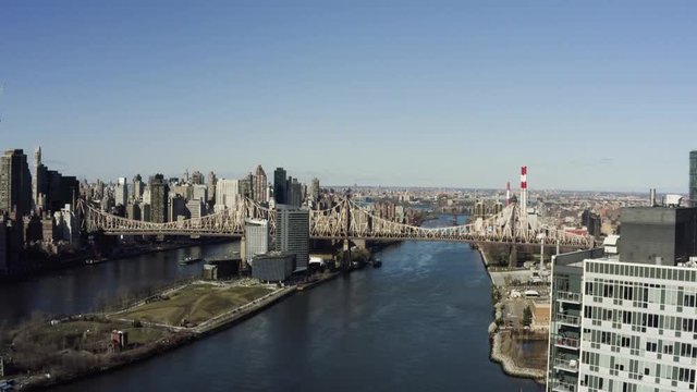 Anamorphic aerial view of the bridge between manhattan and queens 