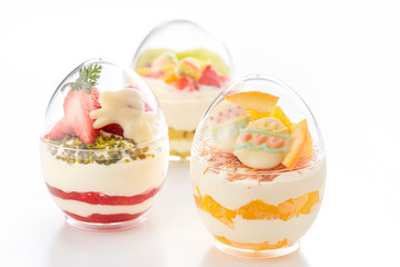 イースターエッグスイーツ-卵型ミニケーキ