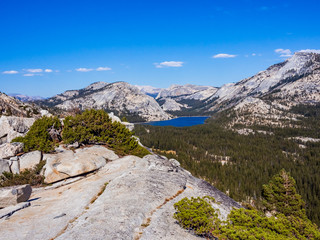 Fototapeta na wymiar Southwest usa Yosemite National Park California valley pools mountains and forests.