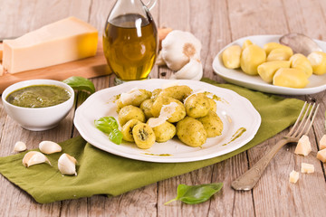 Potato gnocchi stuffed with pesto sauce.