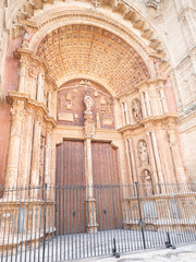 Obraz premium Door and arch at Cathedral Palma de Mallorca city.