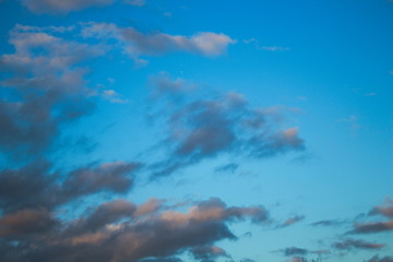 Fototapeta na wymiar Wolken nach einem Gewitter, Regenwolken bei Sonnenuntergang