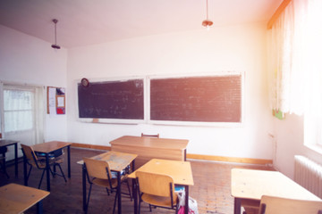 Blurred background of school classroom.