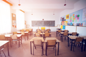 Blurred background of school classroom.