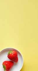 Strawberries on a small plate. Vitamin c, nutrition, health, etc.　小皿のイチゴ　ビタミンc、栄養、健康など